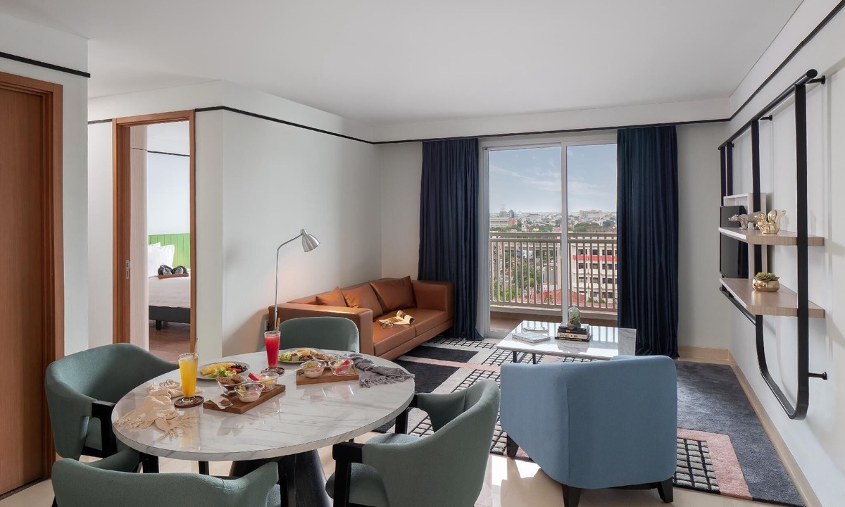 Kesawan Hotel | The Reiz Suites, Artotel Curated