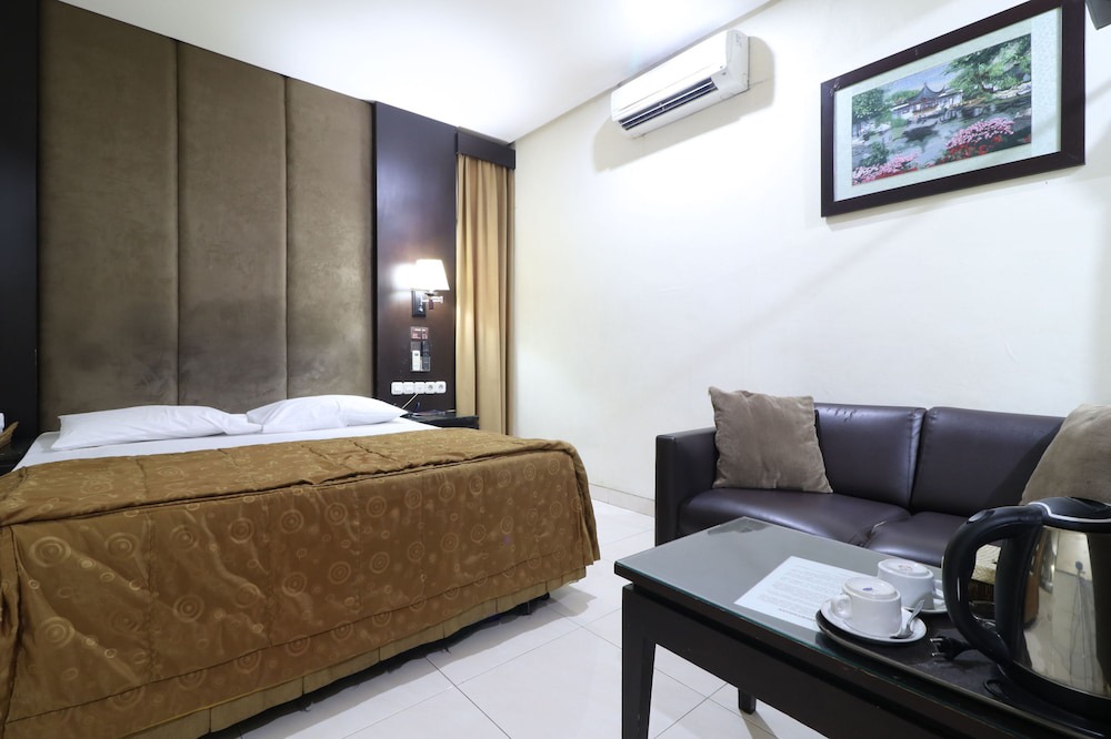 Kayu Putih Hotel | C'One Hotel Pulomas Powered by Archipelago