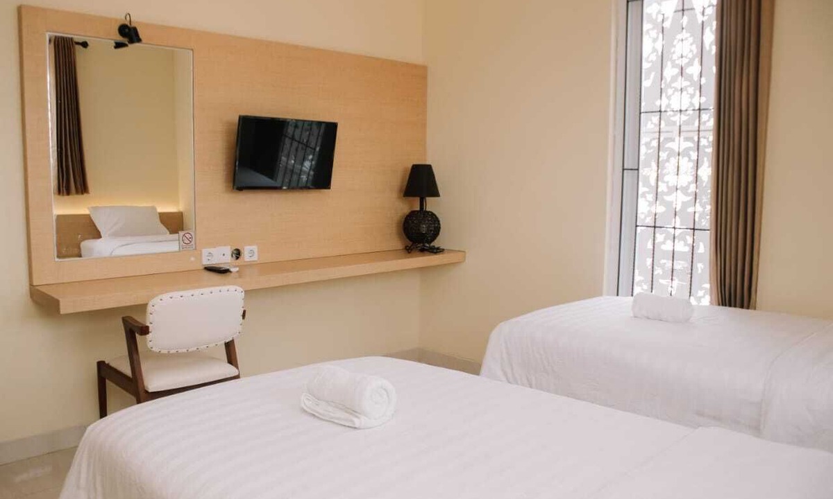 Maumere Bed & Breakfast | Merlin Hotel