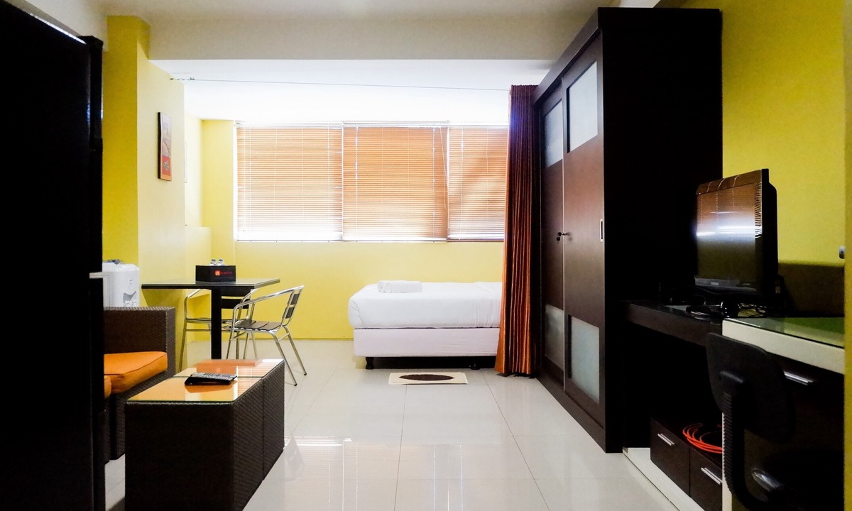 Siwalankerto Apartment | Comfy Studio at High Point Serviced Apartment