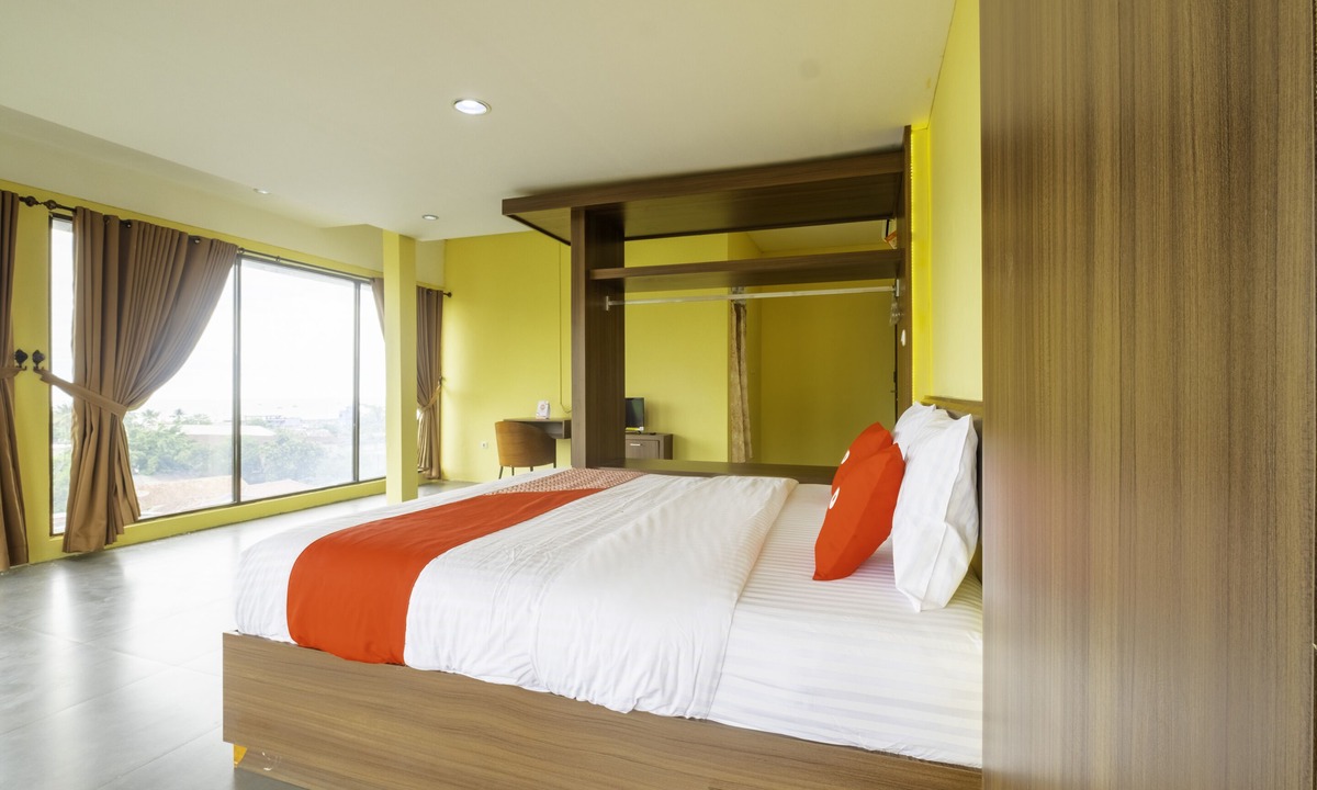 Pelabuhan Ratu Hotel | Capital O 1973 Guest House Toserba Selamat Syariah Pelabuhan Ratu