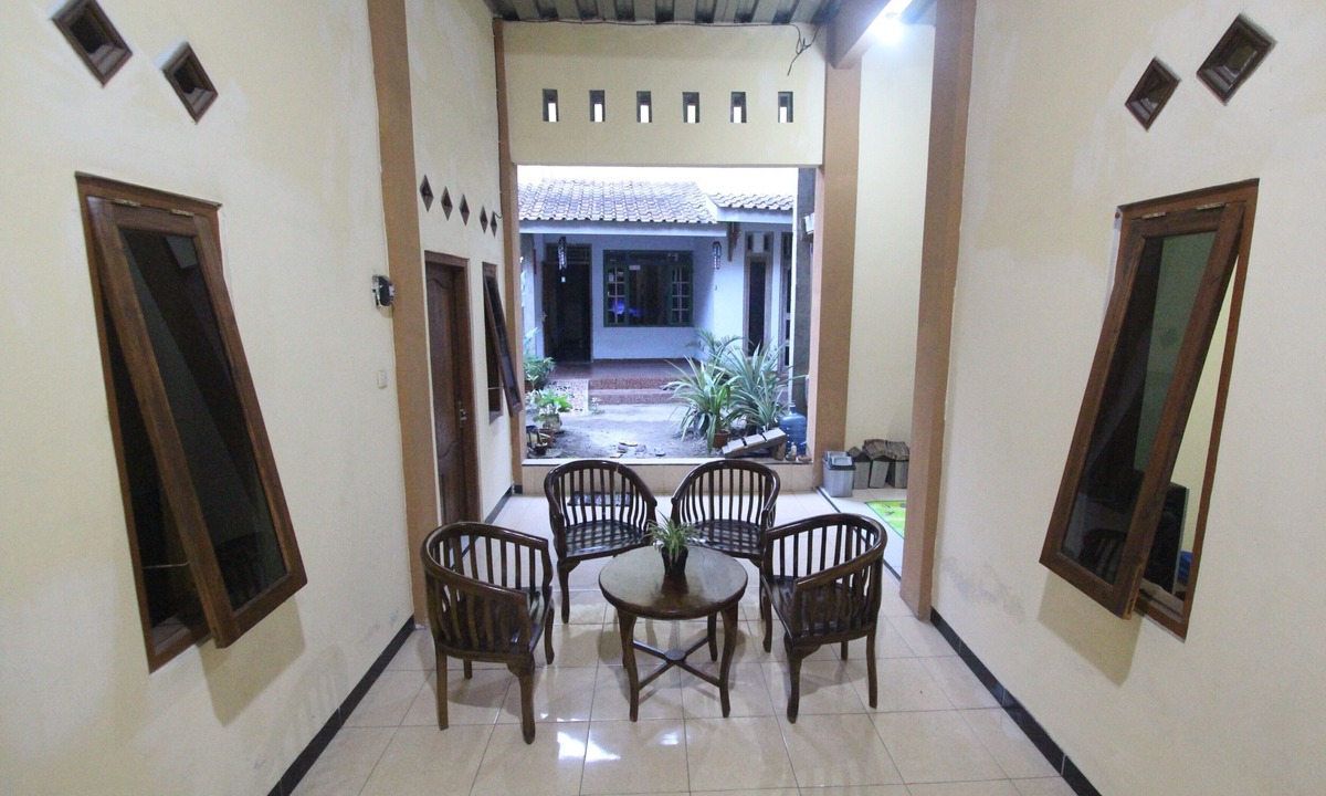Mungkid Hostel | Homestay Sekar Syariah