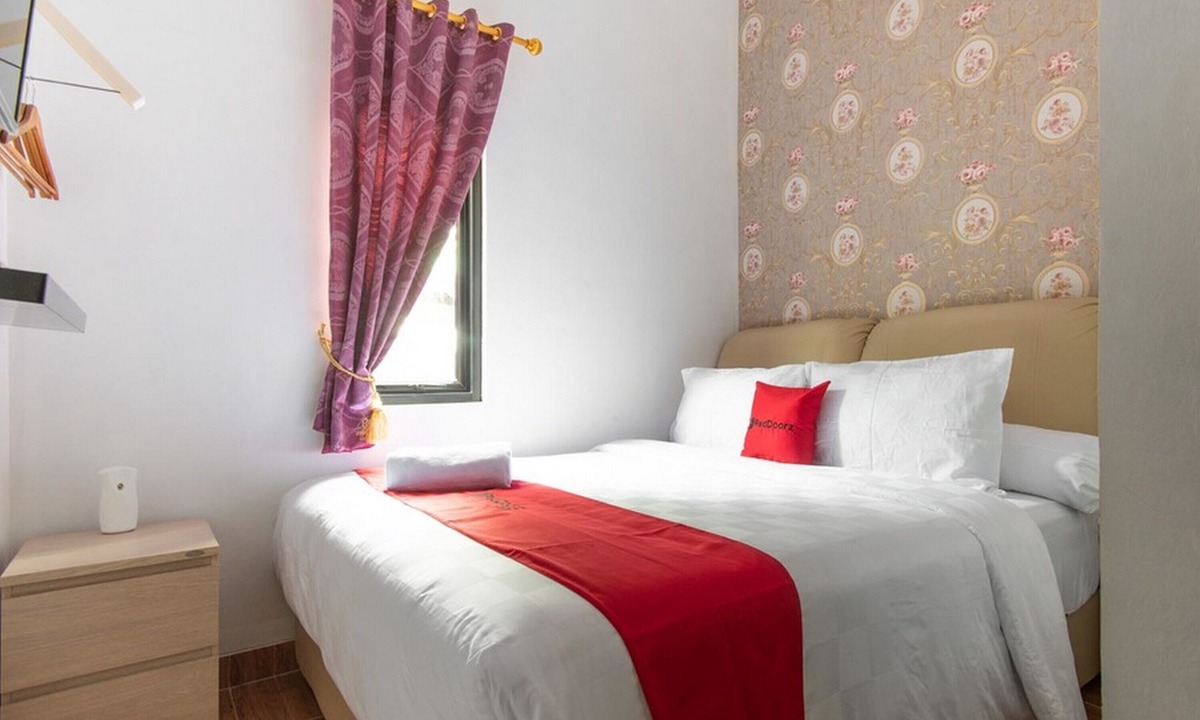 Bekasi Hotel | RedDoorz Plus near Trans Studio Cibubur 2