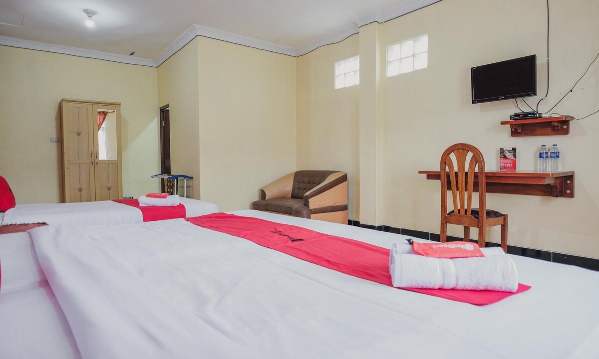 Gunung Sugih Hotel | RedDoorz Syariah near Kebun Raya Liwa