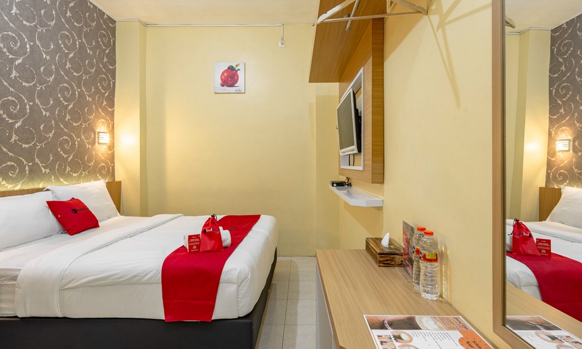 Beji Hotel | RedDoorz near Dino Park