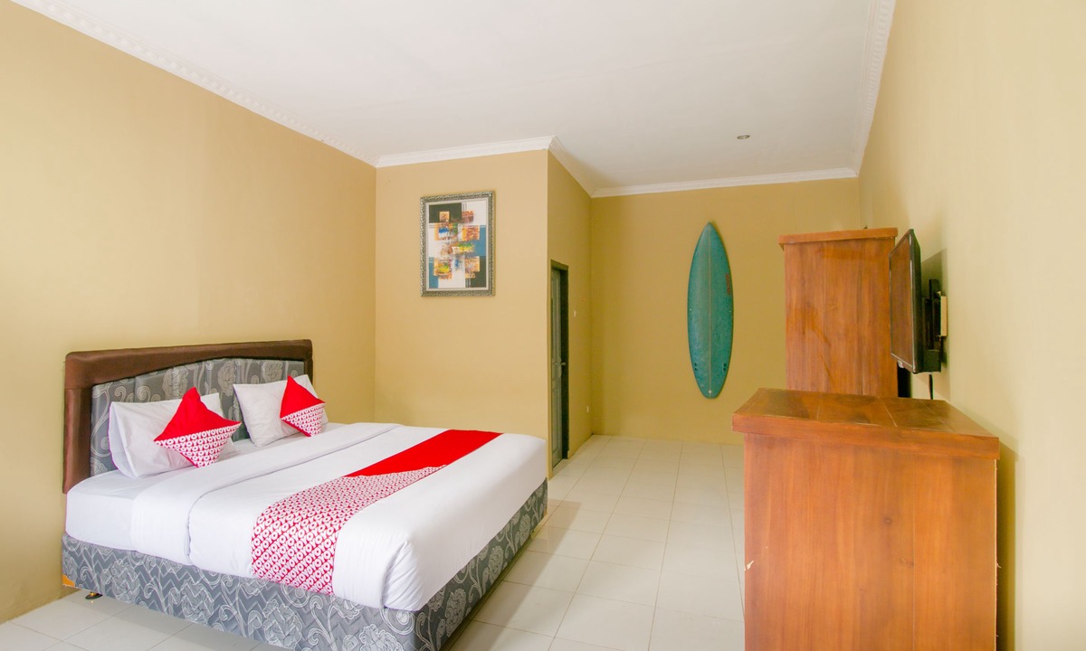Cikakak Hotel | OYO 867 Bettah Coba Homestay