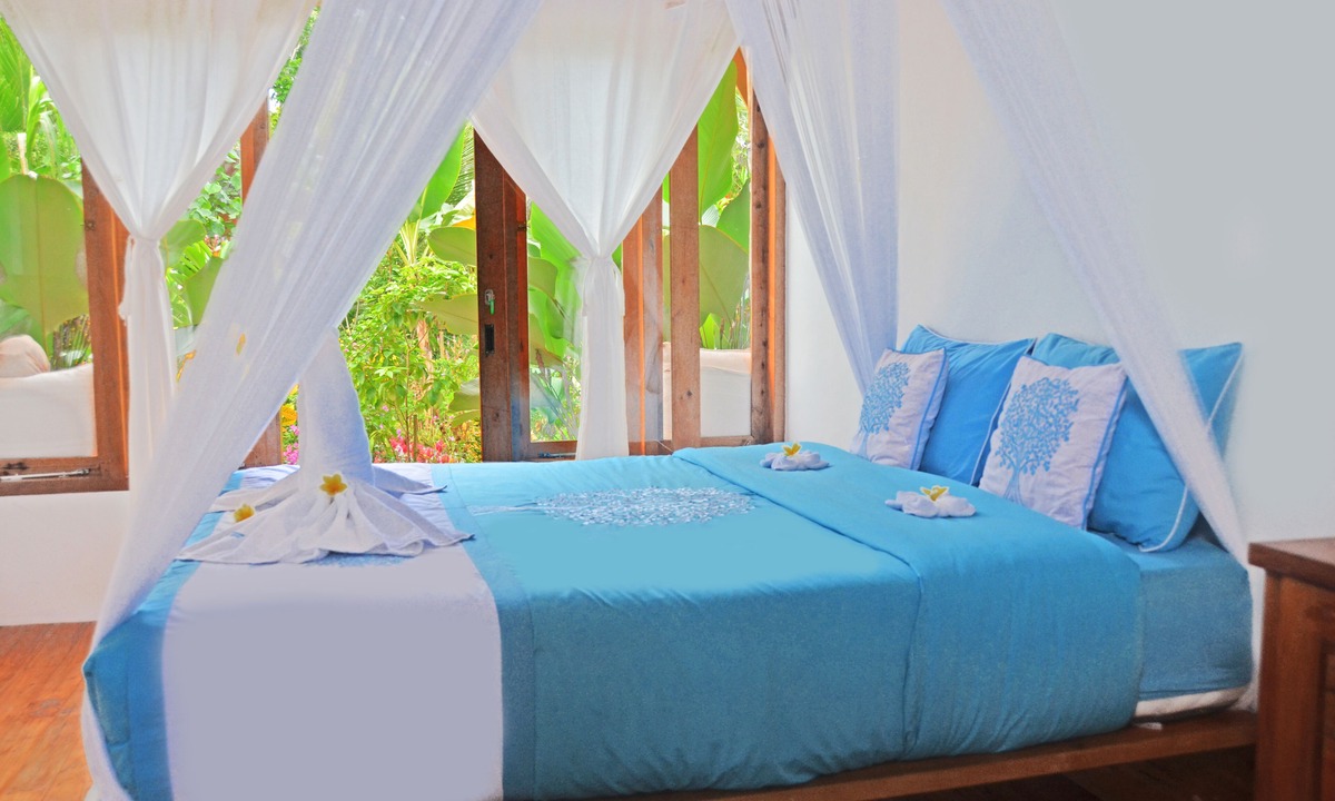 Batu Karas Bed & Breakfast | Lagoona Beach Bungalows