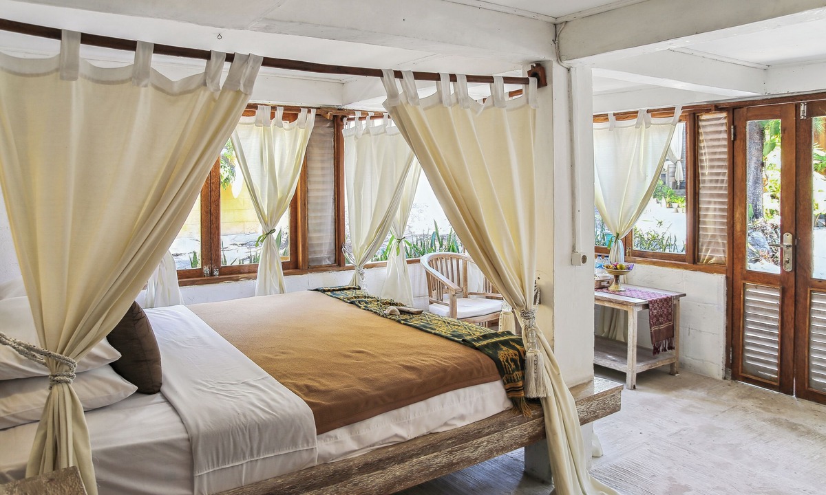 Mondu Bed & Breakfast | Cemara Beachfront Suite