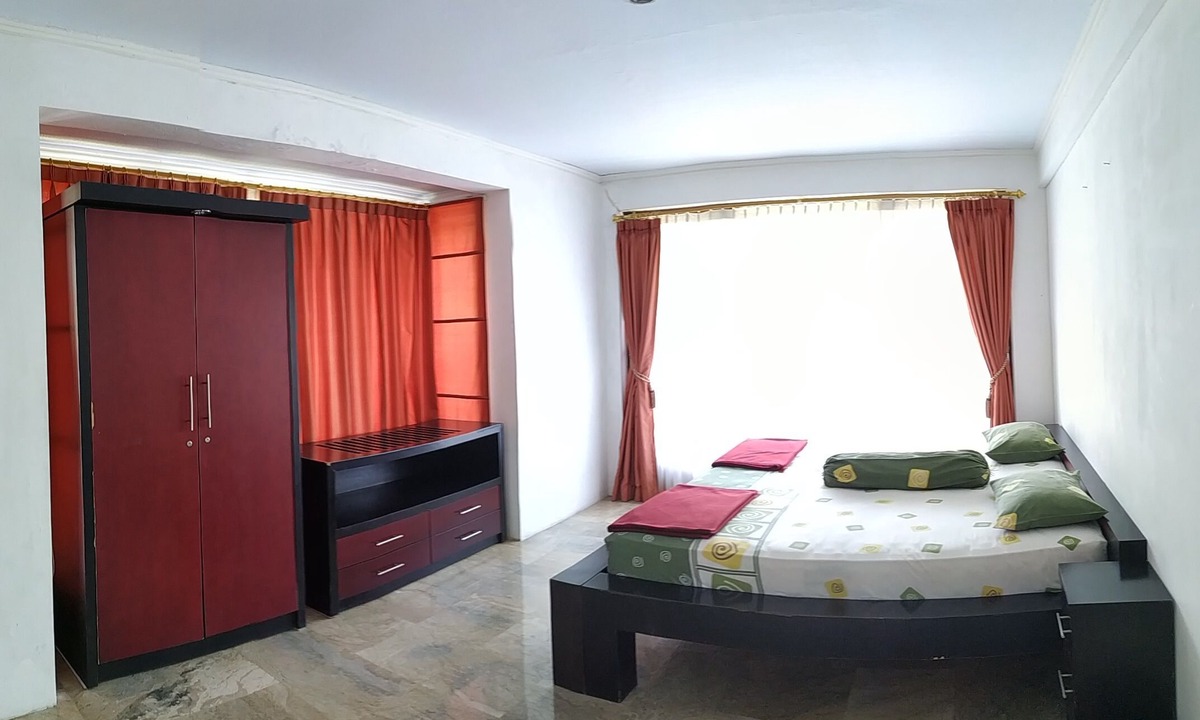 Cipanas Villa | Villa Pinggir Danau Puncak for 30 pax