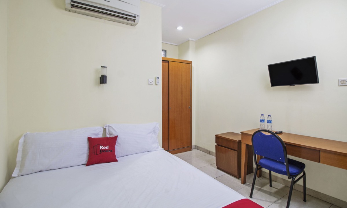 Semanggi Hotel | RedDoorz Plus near Ciputra World Kuningan 2