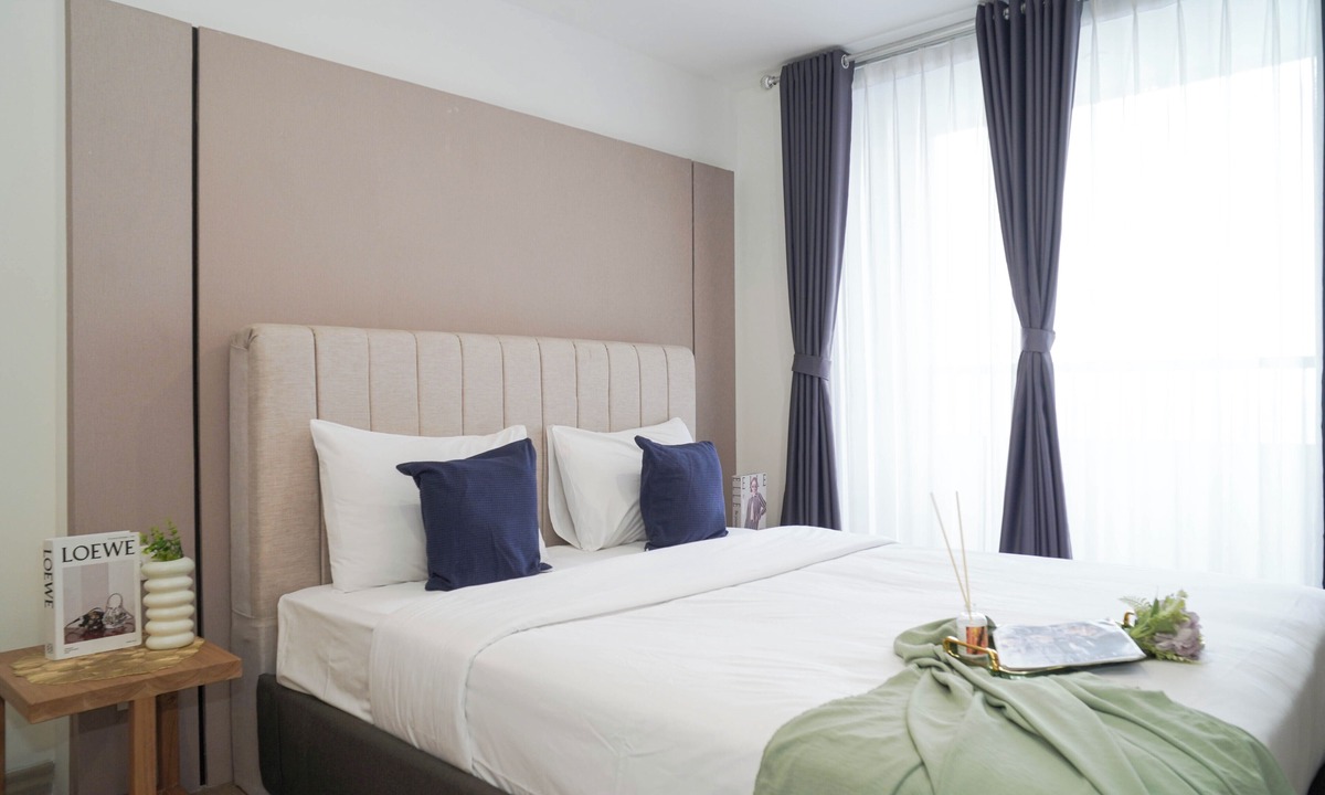 Panunggangan Utara Apartment | Chic Brown Touch Studio At Apartment Collins Boulevard