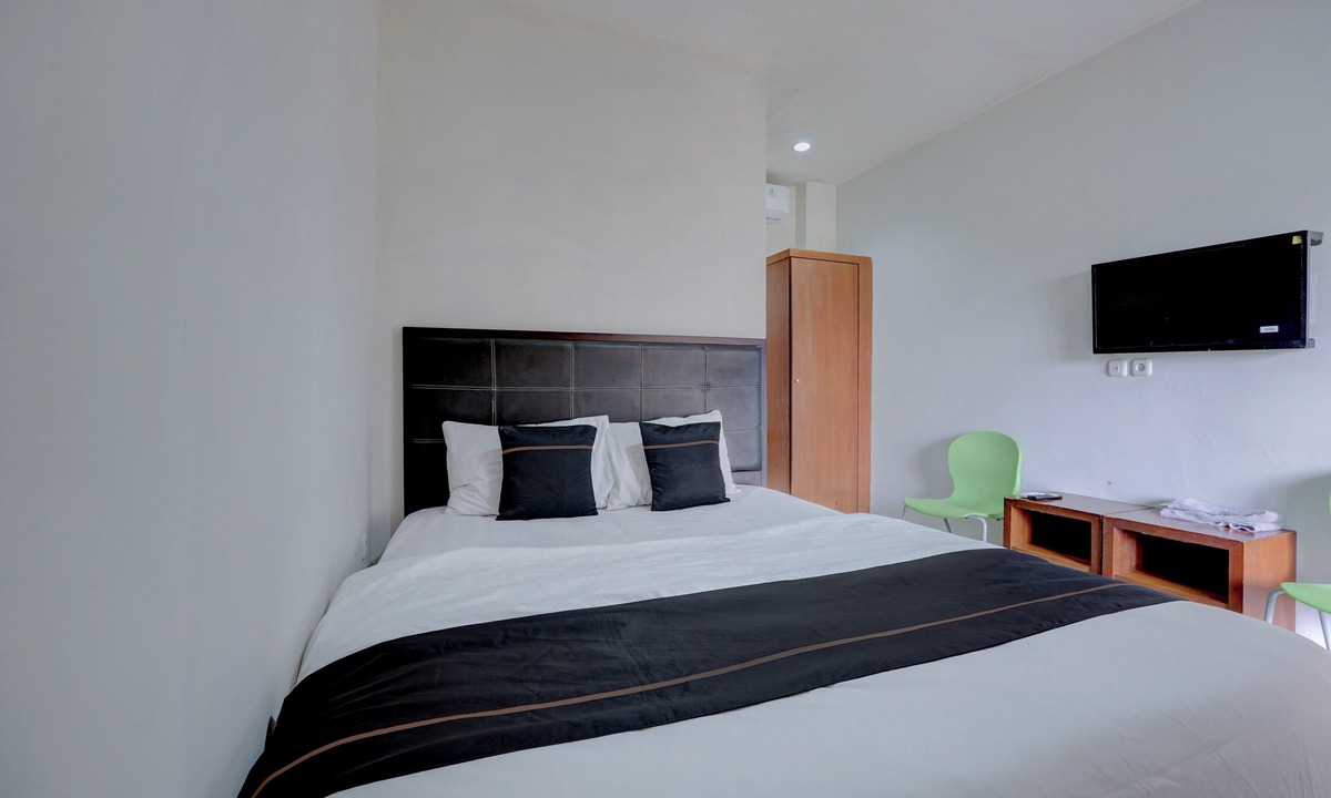 Megamendung Hotel | OYO 95119 Syariah Sm