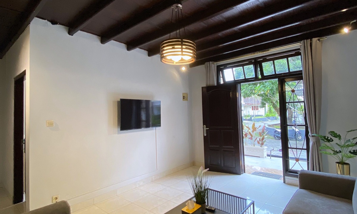 Ngaglik House | Homestay Syariah Merapi View Simply Homy