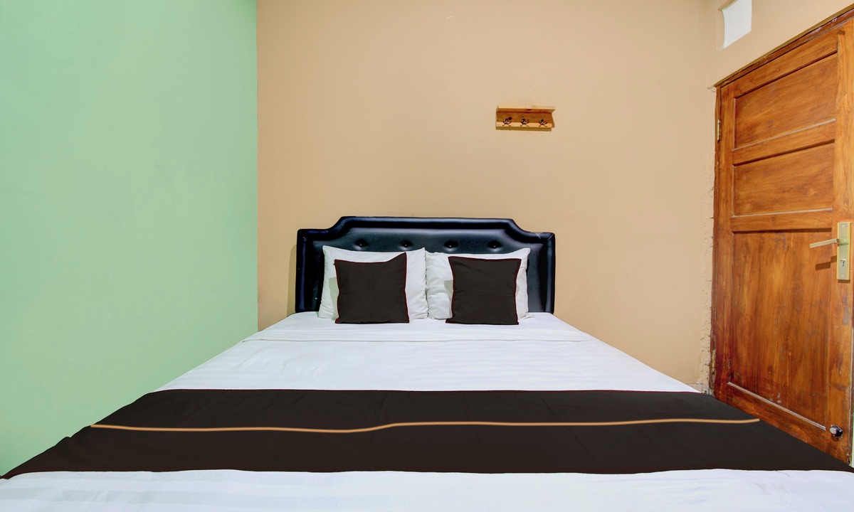 Sewon Hotel | OYO 94851 Watulumpang 1 Guest House