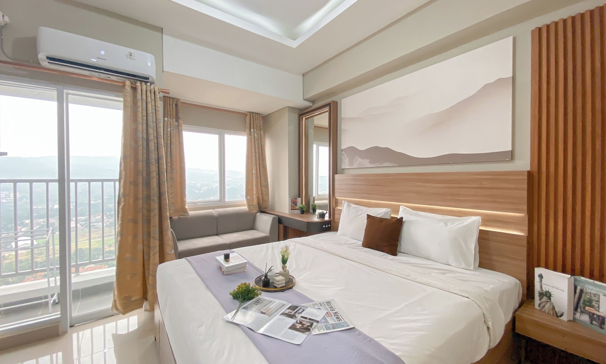 Kedungmanggu Apartment | Modern Scandinavian Studio At Lrt City Sentul - Royal Sentul Park Apartment