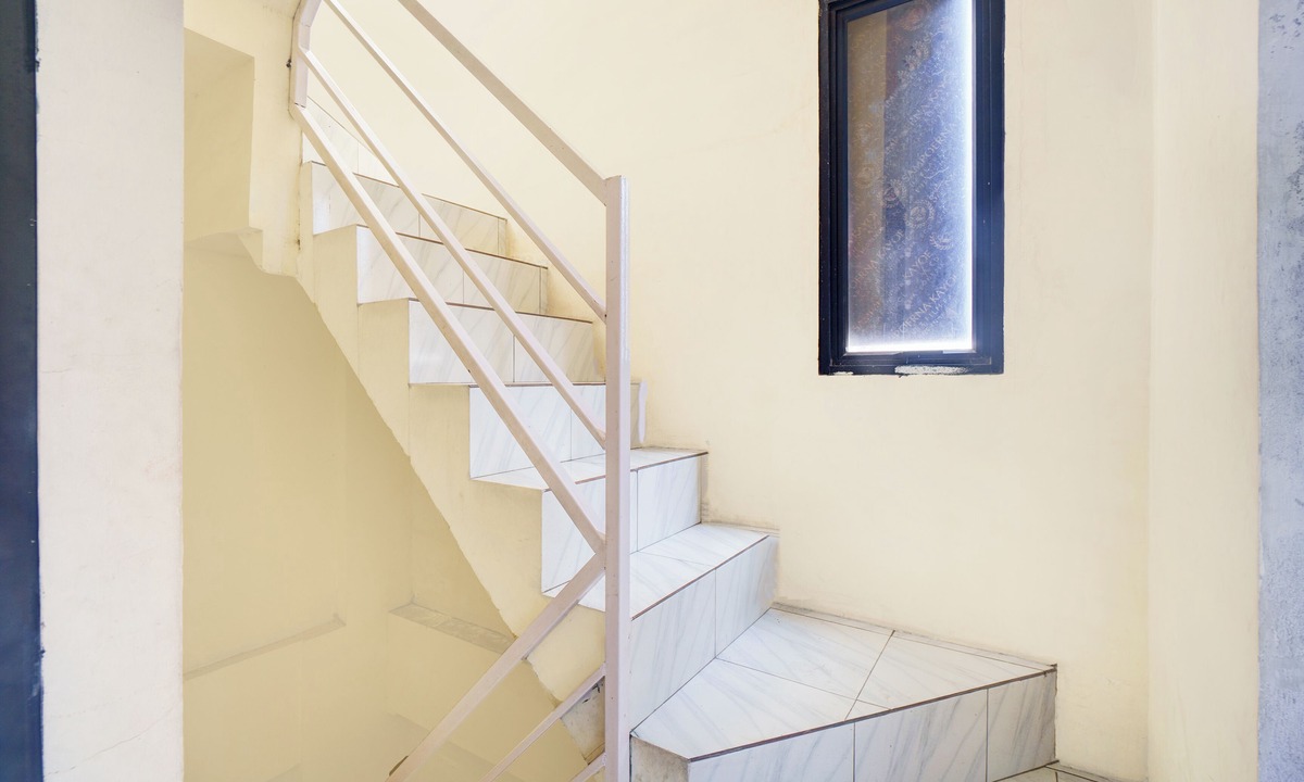 Kemang Hotel | Hotel O Helloroom Bangka