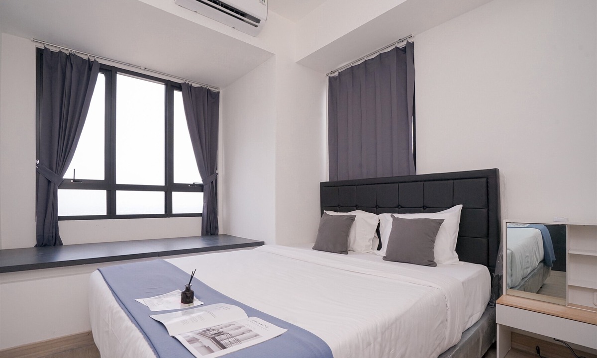 Pinang Apartment | Good and Cozy 2BR at Collins Boulevard Apartment