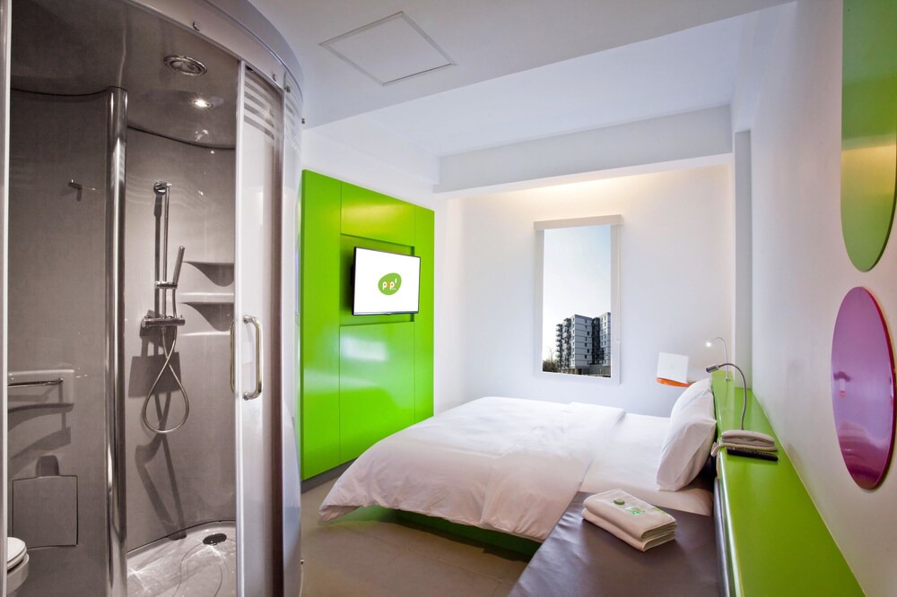 Gubeng Hotel | Pop! Hotel Gubeng Surabaya