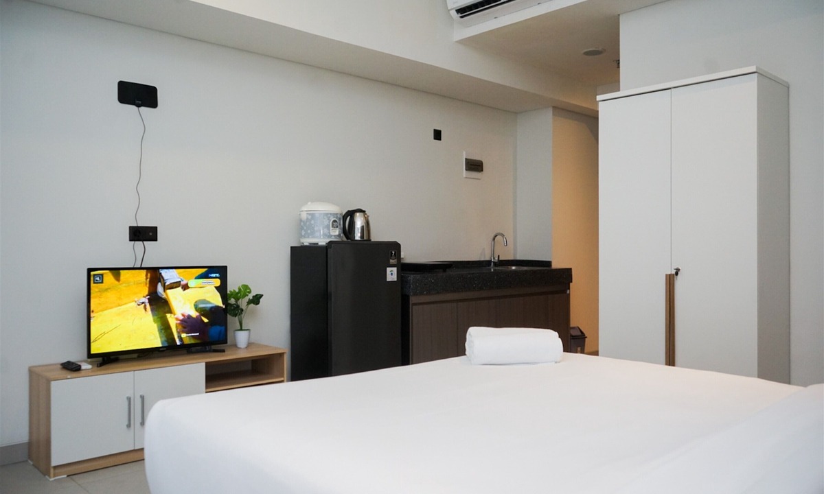 Pagedangan Apartment | Studio Apartment With Sofa At Carstensz Residence