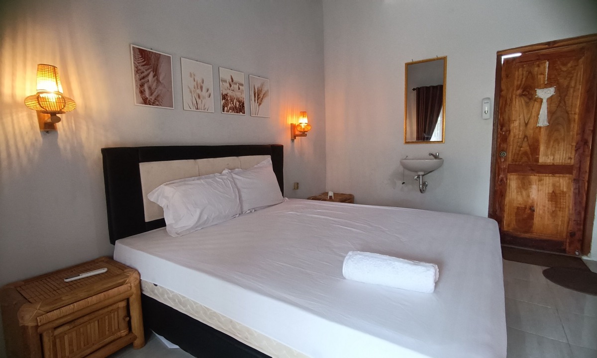 Gerupuk Hotel | OYO 93626 Hi Homestay & Group