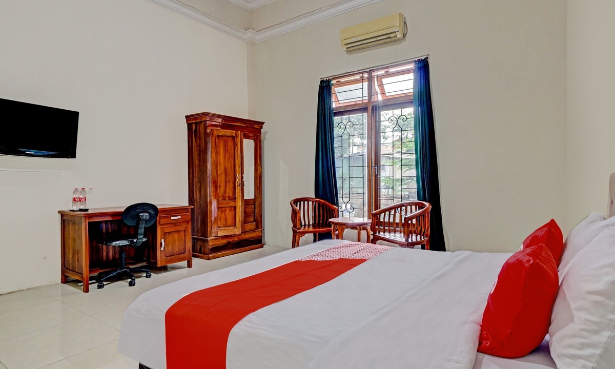 Dinoyo Hotel | OYO Life 90544 Grand Redisa