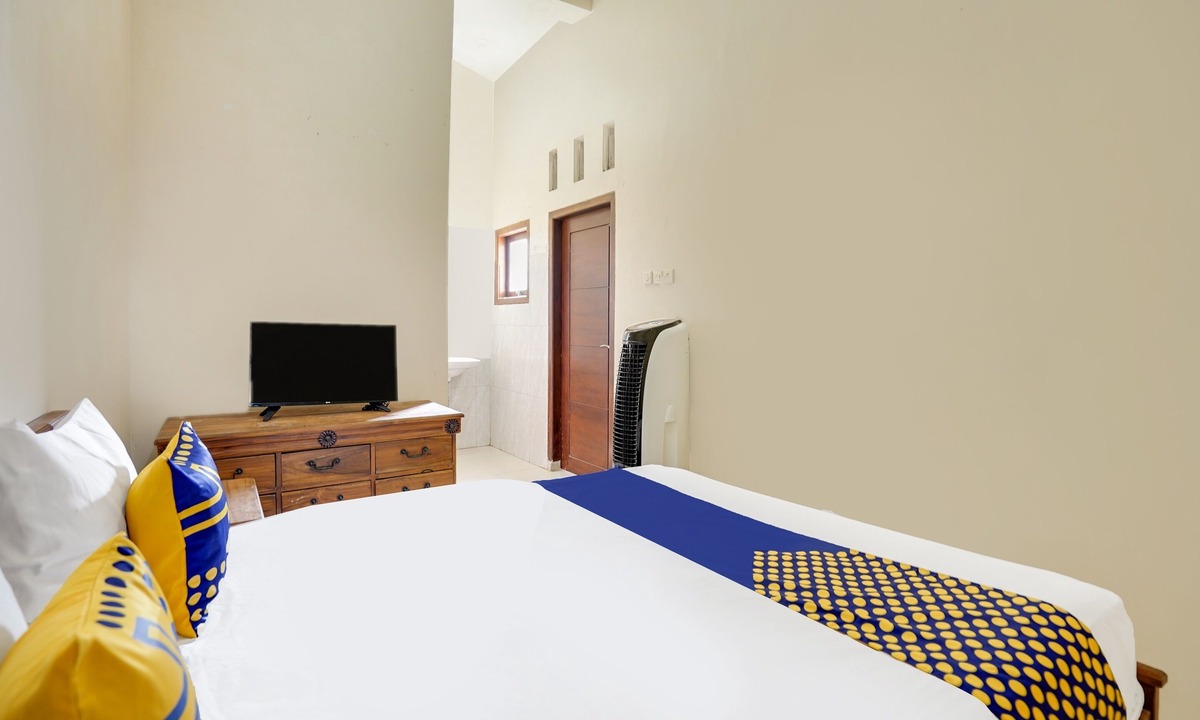 Pamekasan Hotel | OYO 92114 Homestay Riverside Duko