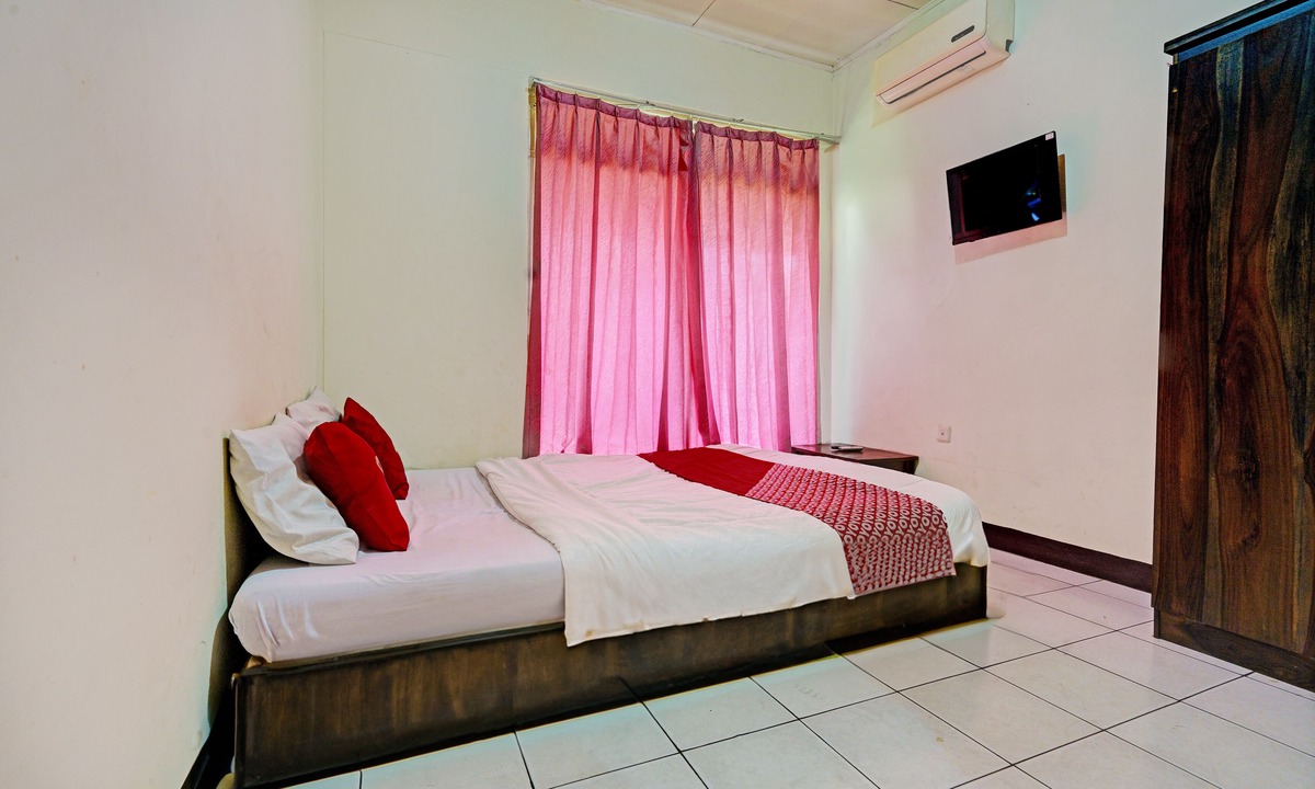 Cileunyi Hotel | OYO 93224 Fj Guest House