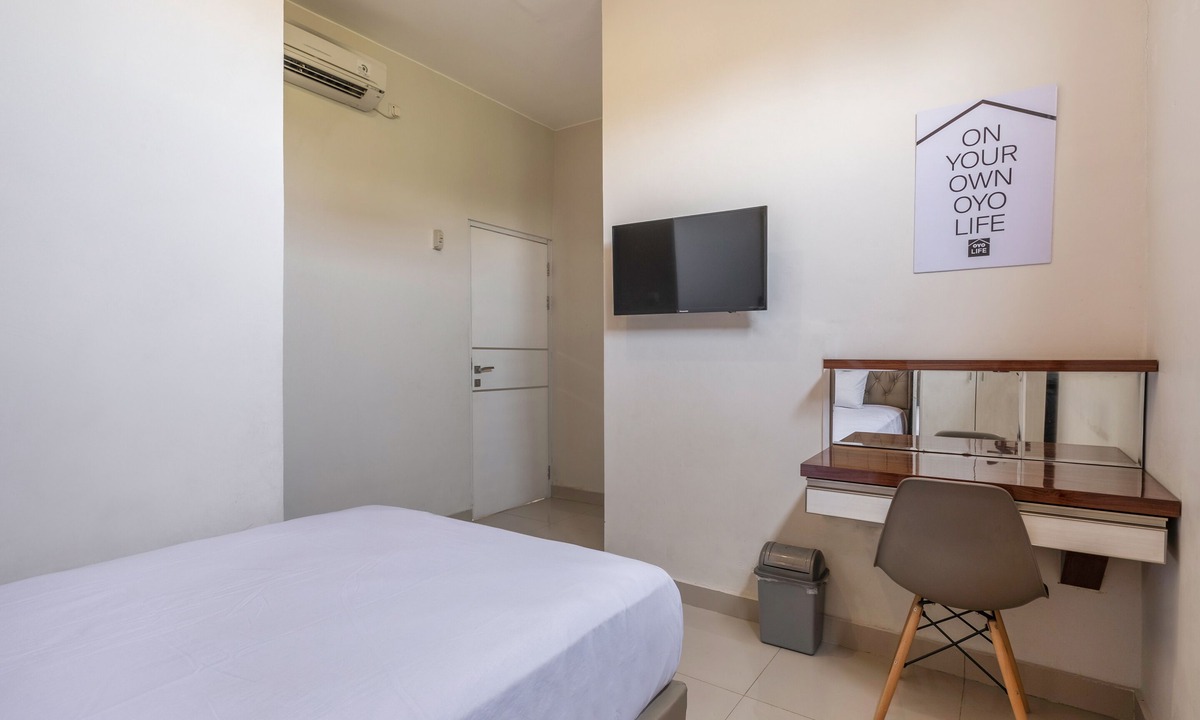 West Cirebon Hotel | OYO Living 1877 Side Corner