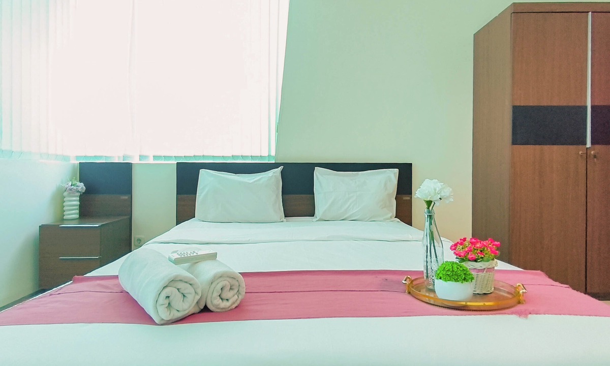 Siwalankerto Apartment | Cozy Living 2Br Apartment At High Point Serviced