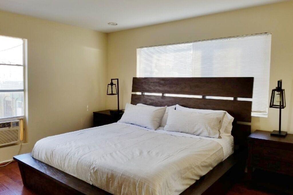 Venice Condo | Venice Beach Oceanfront Penthouse with Panoramic Ocean Views & Free Parking