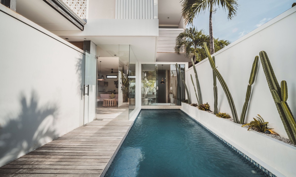 Dewi Sri Hotel | Romantic 3 Bedroom Villa Legian