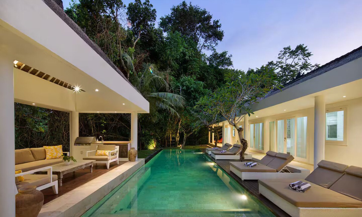 Tumbak Bayuh House | 4 bdr Jungle Oasis in Pererenan
