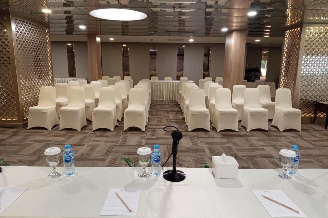 Tanjung Duren Utara Hotel | Grand Tropic Suites Hotel