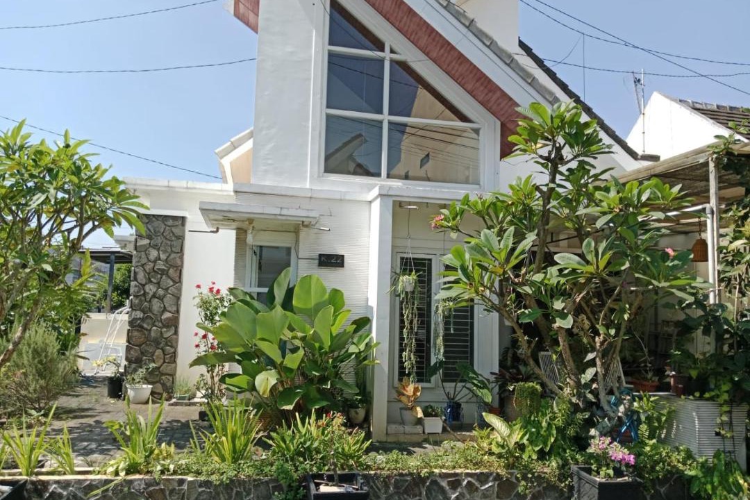 Malang House | De Iris Garden Homestay