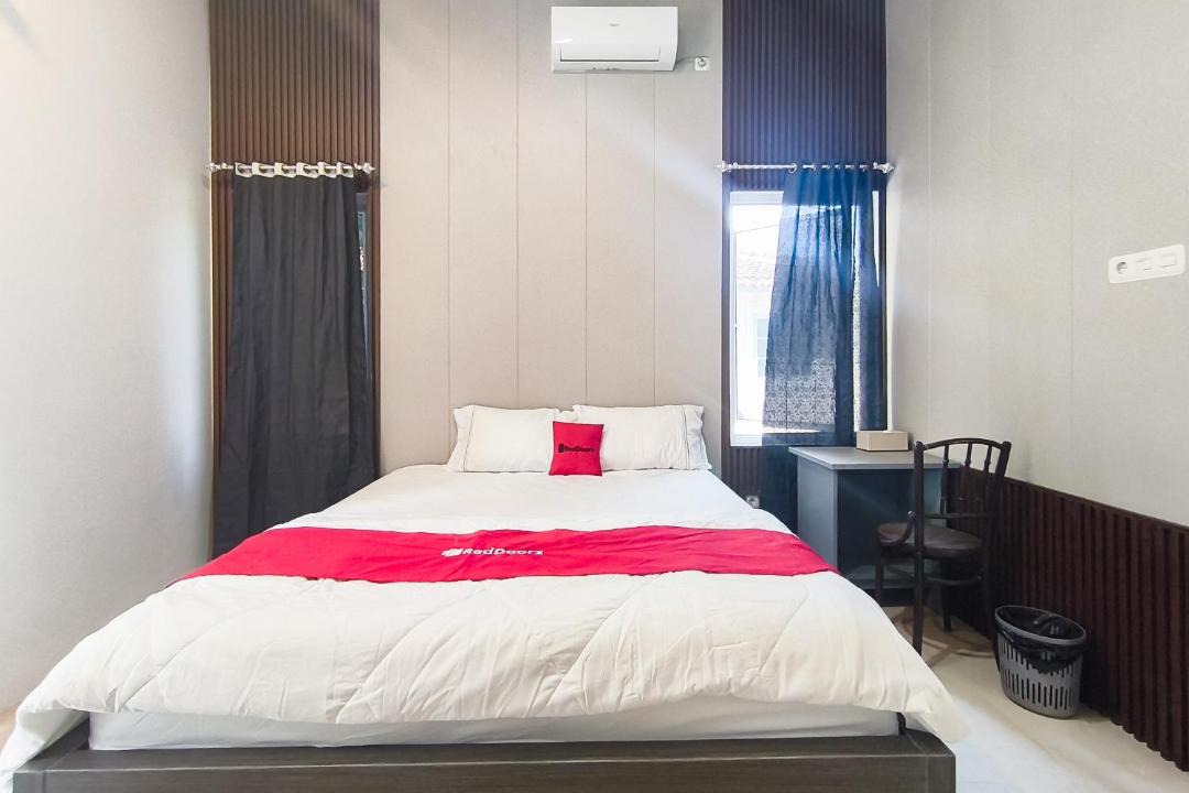 Tetebatu House | RedDoorz at Ruby Residence Tanjung Bunga Makassar