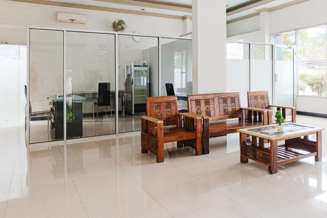 East Lampung Hostel | RedDoorz Syariah at Labuhan Maringgai Lampung 2