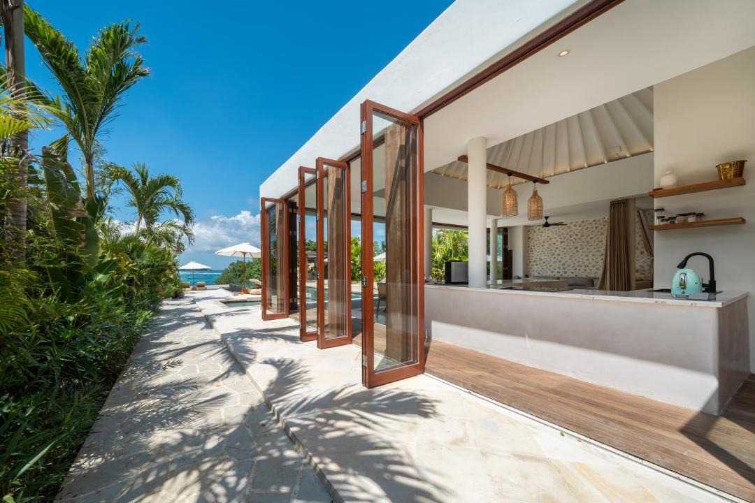 Mushroom Bay Villa | Private Oceanfront Villa Kingfisher - 20m Infinity Pool