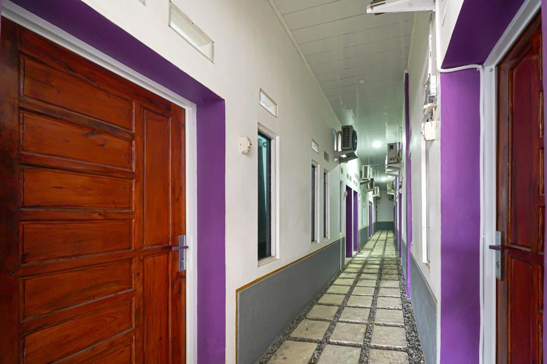 Karawang Hotel | RedDoorz at Jalan Ahmad Yani Karawang