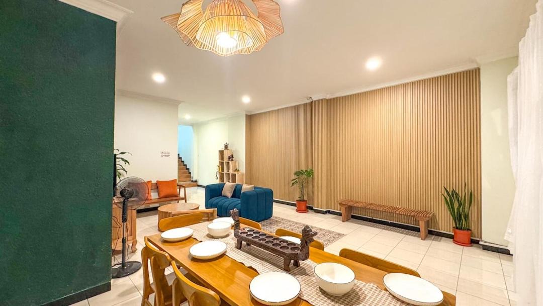 Prawirotaman Villa | Stylish 6BR Stay Near Prawirotaman & Malioboro