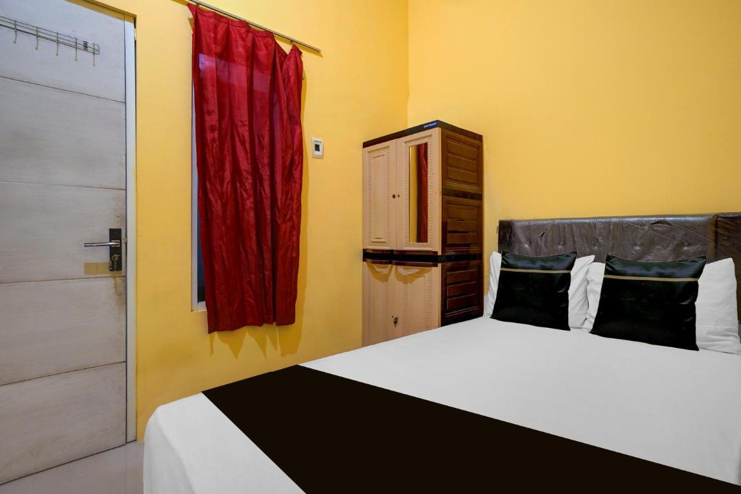 Dinoyo Hotel | OYO 95235 Griya Manisa Homestay Syariah
