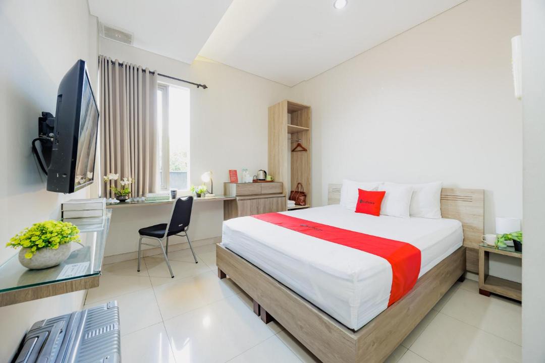 West Cirebon Hotel | RedDoorz Plus @ Cirebon City Center