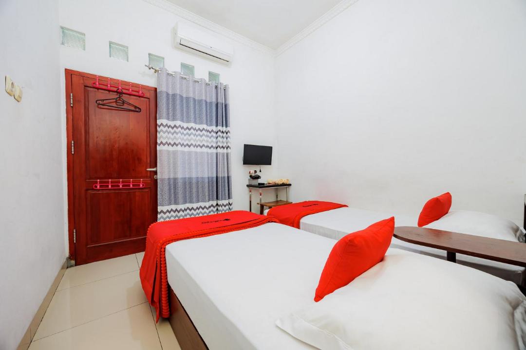 Surakarta Hotel | RedDoorz Syariah near UMS Solo - RSO Soeharso