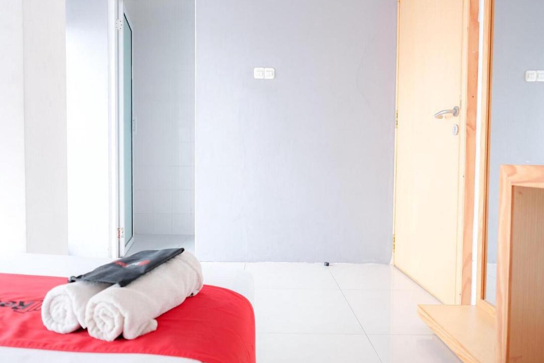 Jakarta Hotel | RedDoorz Plus @ Kapuk Business Park