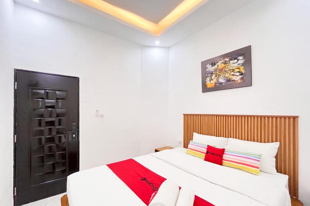 Nganjuk Hotel | RedDoorz near Alun Alun Tanjunganom Nganjuk 2