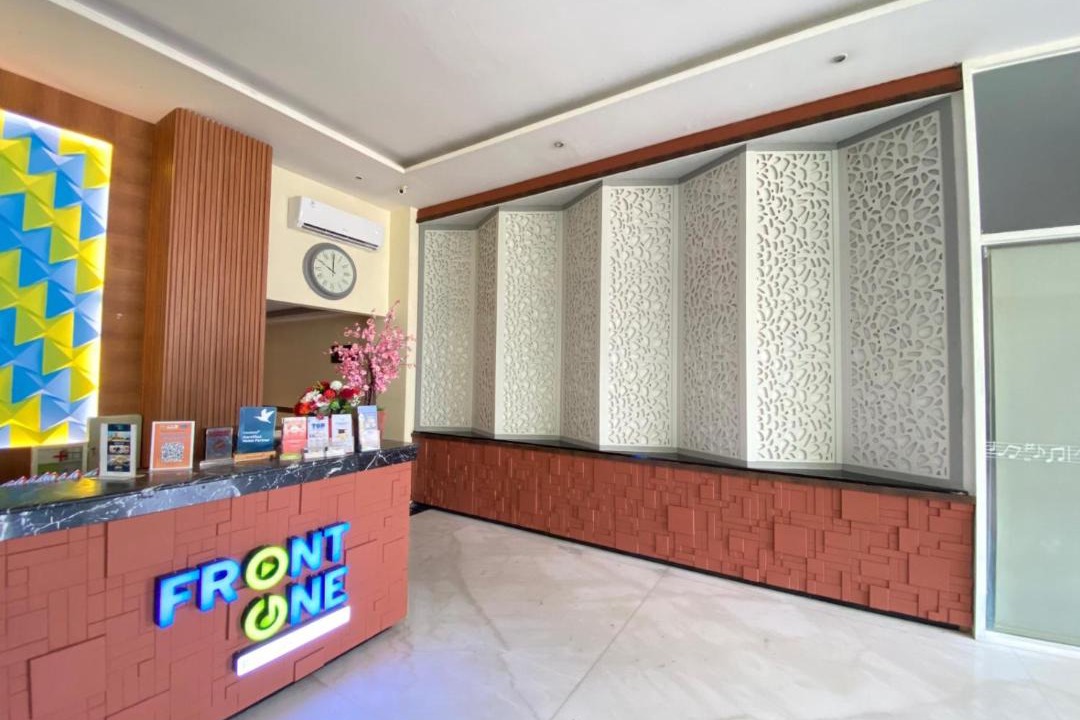 Purwodadi Hotel | Front One Hotel Purwodadi