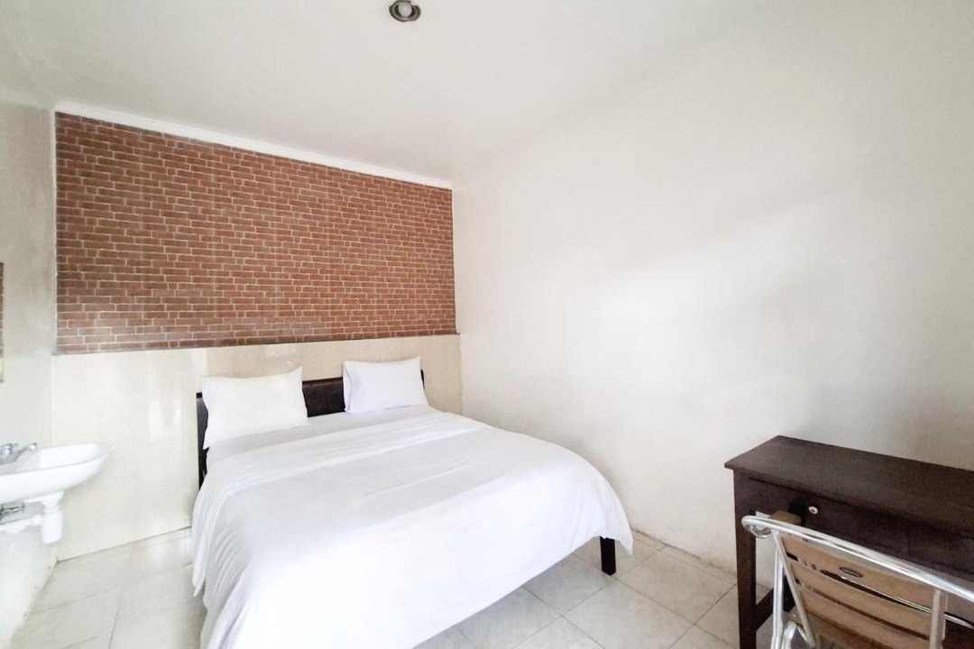Laweyan Hotel | RedDoorz near Jalan Slamet Riyadi Solo
