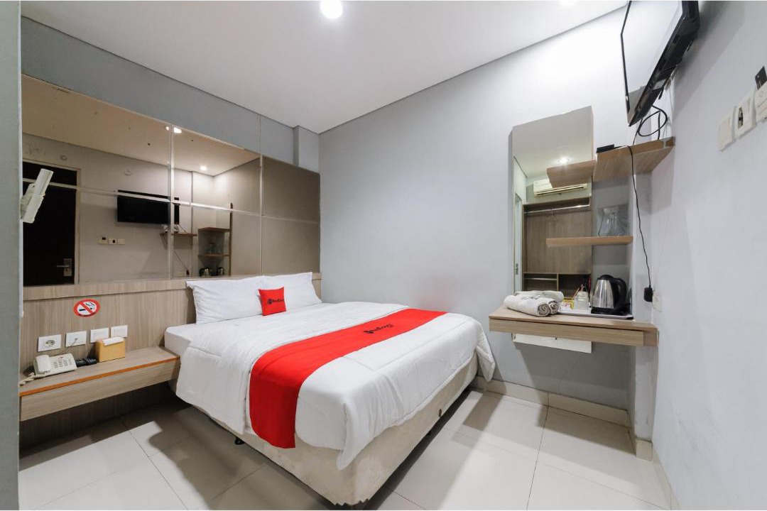 Kebon Kacang House | RedDoorz Plus near Grand Indonesia Jakarta