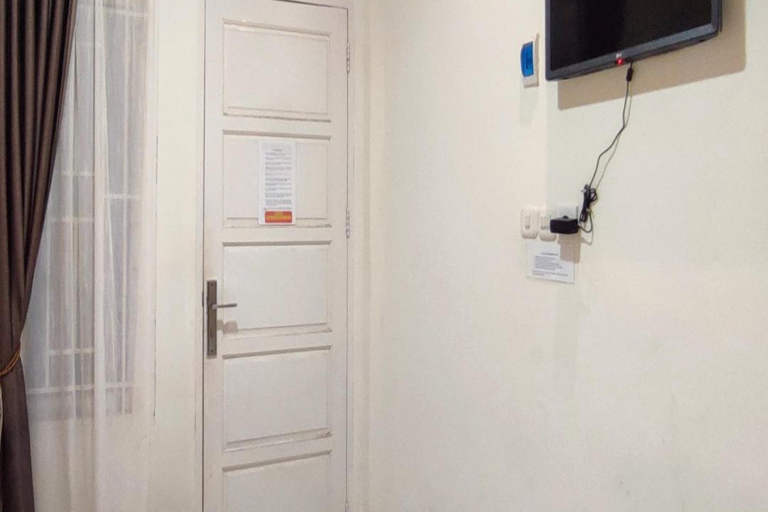 Padang Hotel | RedDoorz Syariah at Khalifi Guest House Padang