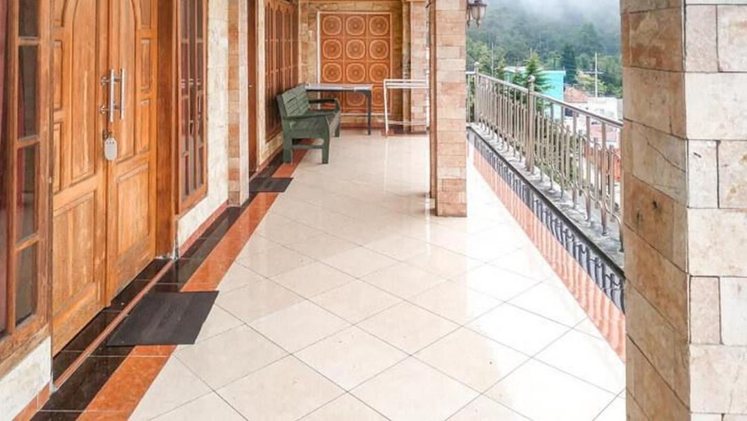 Plaosan Hotel | Villa Al Barokah Syariah Family Mitra RedDoorz near Sarangan Lake