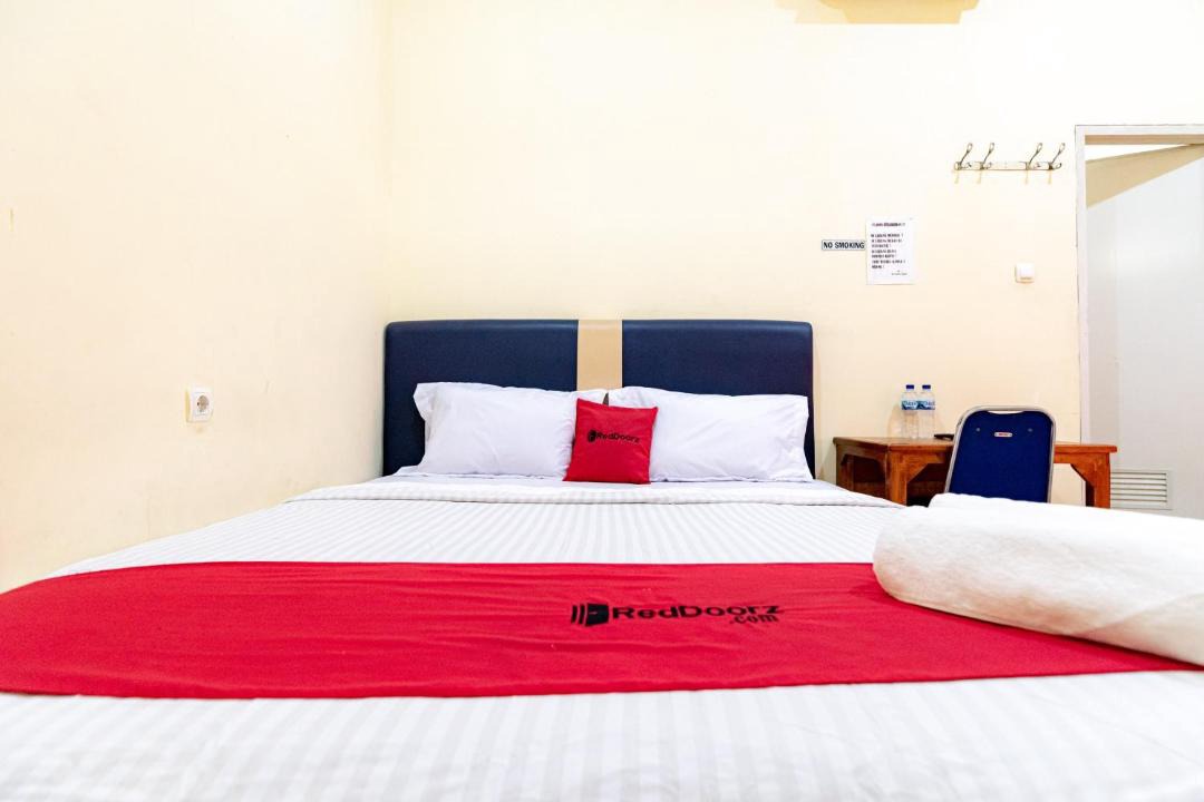 Jakarta Utara Hotel | RedDoorz near Kelapa Gading